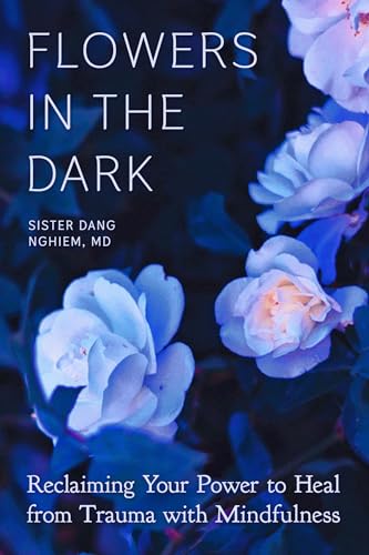 Flowers in the Dark: Reclaiming Your Power to Heal from Trauma with Mindfulness von Parallax Press